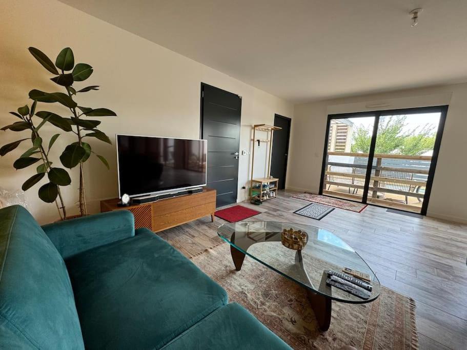 Luxury Villa With Pool And View Juvignac Bagian luar foto