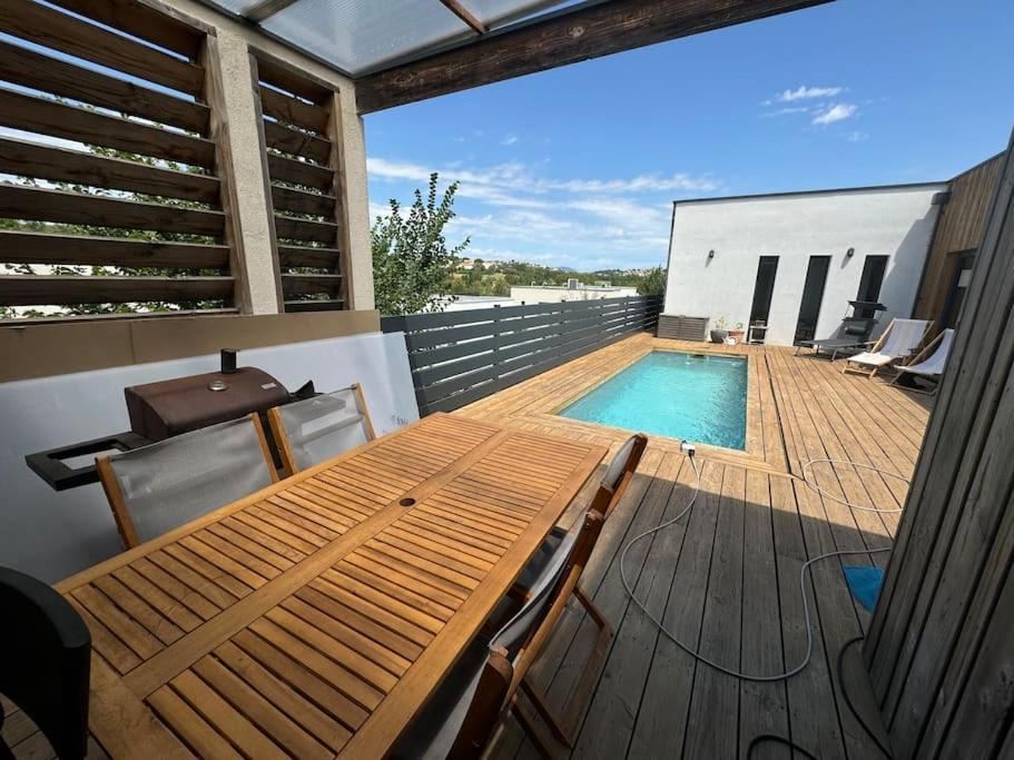 Luxury Villa With Pool And View Juvignac Bagian luar foto